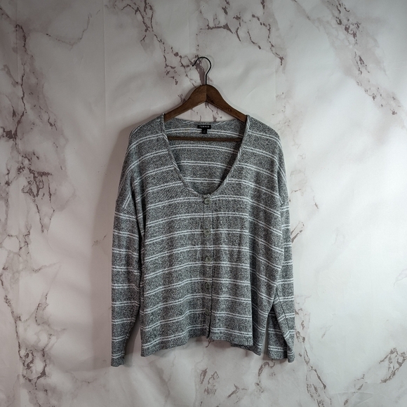 Torrid Gray Shirt 2X 2 Crop Striped Plus Long Sleeve Henley Button Stretch White - Picture 3 of 13